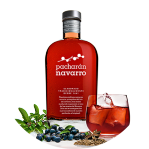 Fitur Navarra 2025 Degustación de cocktail de IG Pacharán Navarro