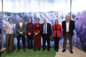 Fitur Navarra Nafarroa 2026 - La Presidenta Chivite junto al ministro de Industria y Turismo Hereu, la delegada del Gobierno en Navarra, la consejera de Cultura, el alcalde de Pamplona, el alcalde de Tudela y la directora general de Turismo